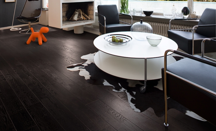 Паркетная доска Kahrs Дуб Шарколь Charcoal 2423×200×15 фото в интерьере